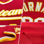 Maglia da baseball personalizzata autentica, rossa, nera e crema, stile retrò Maglia da baseball personalizzata autentica, rossa, nera e crema, stile retrò